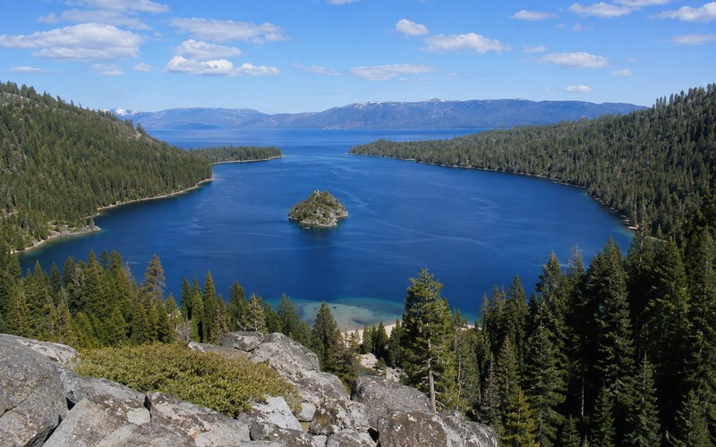 太浩湖翡翠湾，华人租赁私人包车 (Lake Tahoe Emerald Bay, HuaRenRental private charter)