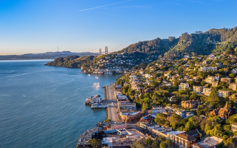 索萨利托海滨旧金山湾全景（Sausalito waterfront San Francisco bay panorama）