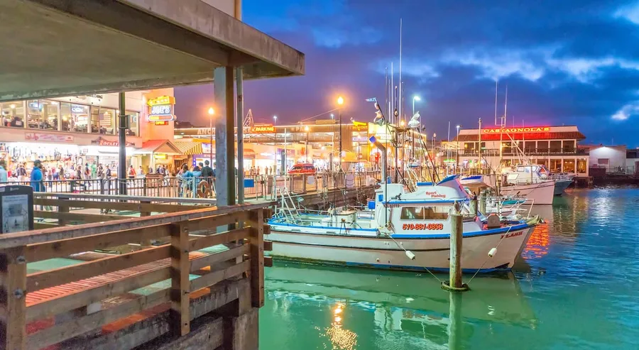 旧金山渔人码头Pier 39夜景（Fisherman's Wharf Pier 39 San Francisco）