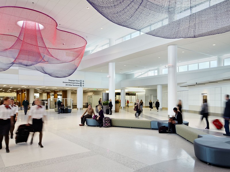 旧金山机场SFO抵达出口接机（San Francisco SFO airport arrivals pickup area）