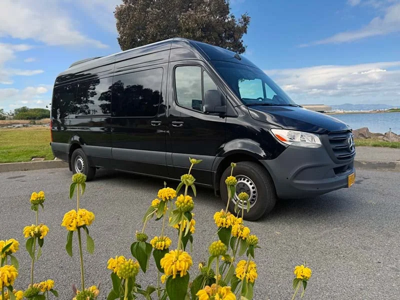 黑色奔驰Sprinter豪华商务车，旧金山湾区中文包车 (Black Mercedes Sprinter luxury van San Francisco Bay Area Chinese charter service)