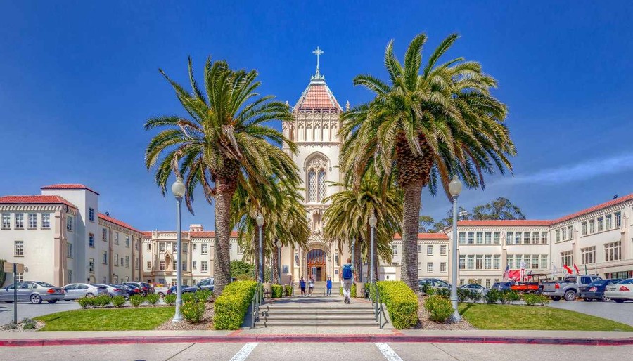 湾区大学校园,华人租赁家长探访周末接送 (Bay Area university campus, HuaRenRental family weekend transportation)