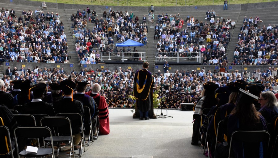 加州大学伯克利分校校园，华人租赁毕业典礼接送 (UC Berkeley campus, HuaRenRental graduation transportation)